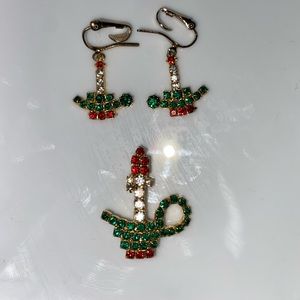 Vintage Christmas candle brooch & Matching clip on earrings goldtone metal red g